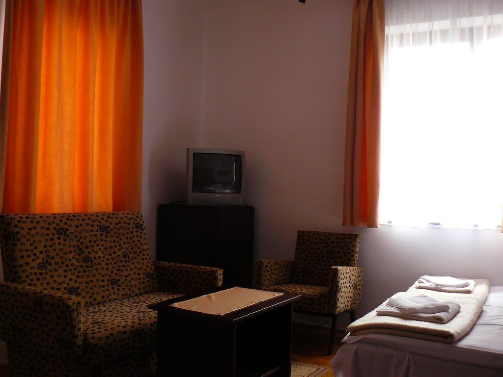 Diana Panzio Bed and Breakfast Matrafured Kamer foto
