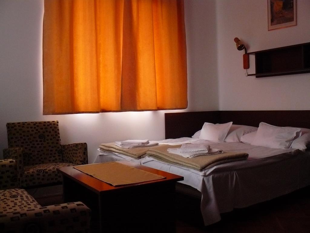 Diana Panzio Bed and Breakfast Matrafured Kamer foto